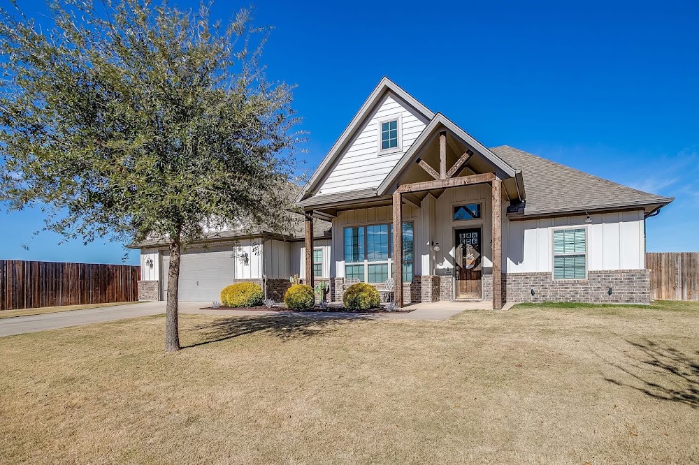 The Ashton Agency, Carson Gates