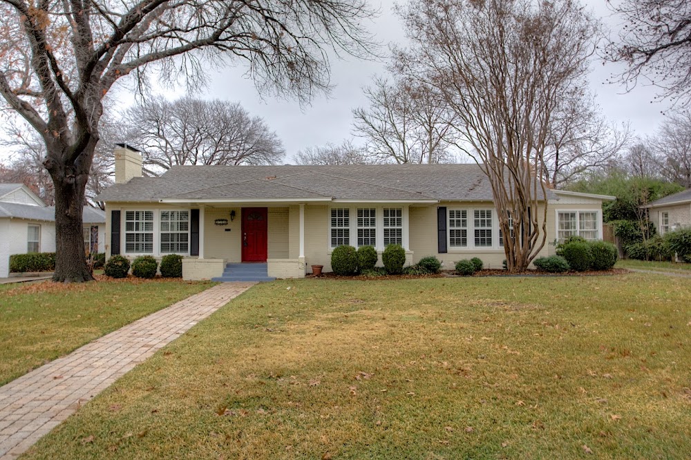 Elizabeth McCoy - DFW REALTOR