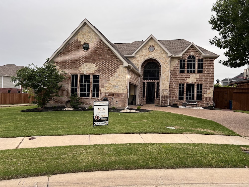 RealtyBees, TeamBellows, Mickey & Trish Bellows, Top Dallas-Fort Worth Realtor, Trish Bellows, Mickey Bellows, Realty Bees