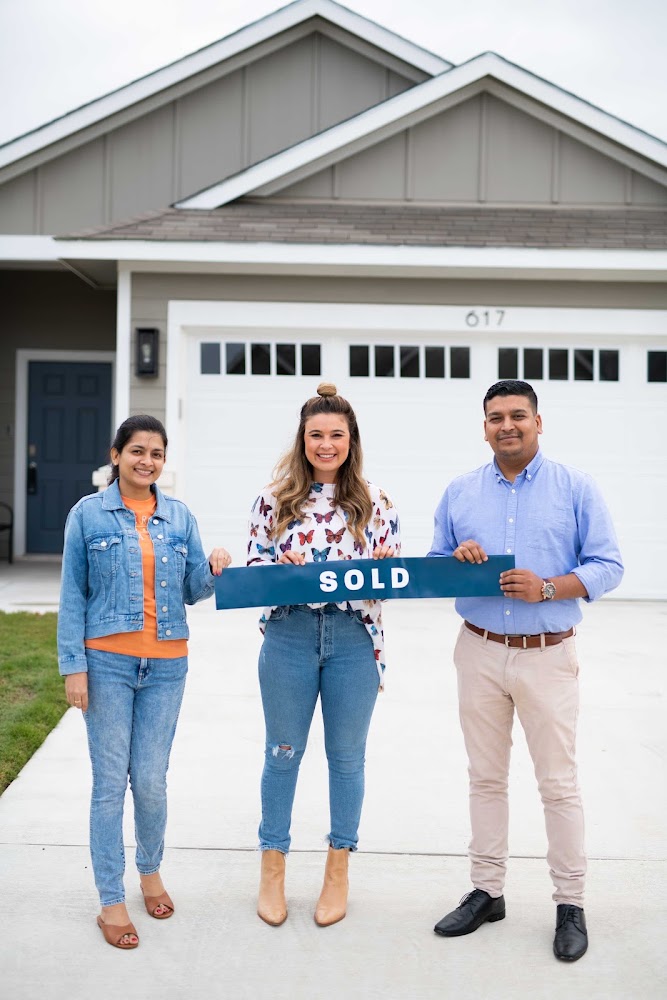 Danielle Manzella - REALTOR