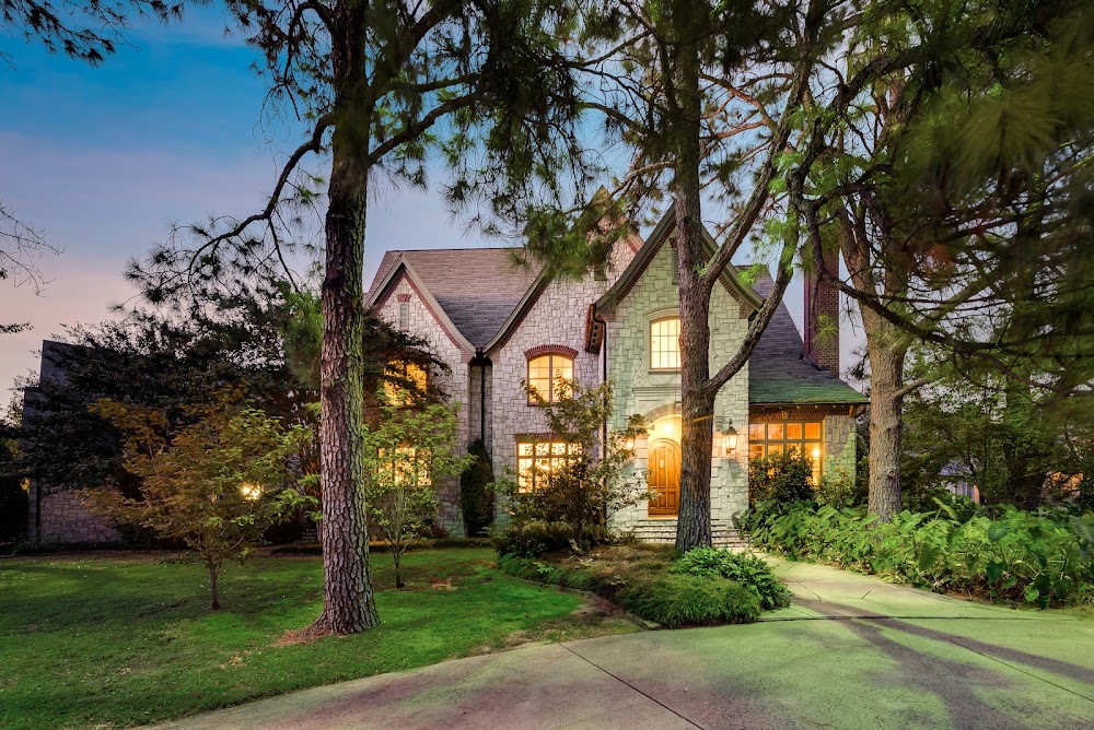 Lily Moore Realty